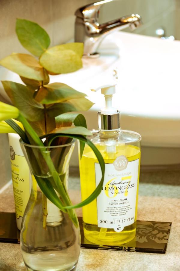 Spacube Luxury Suites And Spa Pretoria-Noord エクステリア 写真