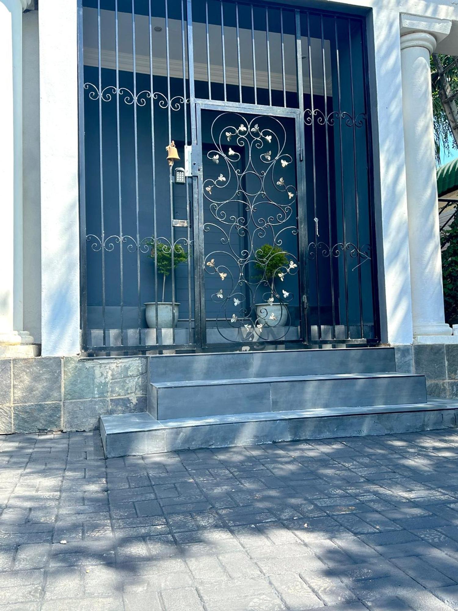 Spacube Luxury Suites And Spa Pretoria-Noord エクステリア 写真
